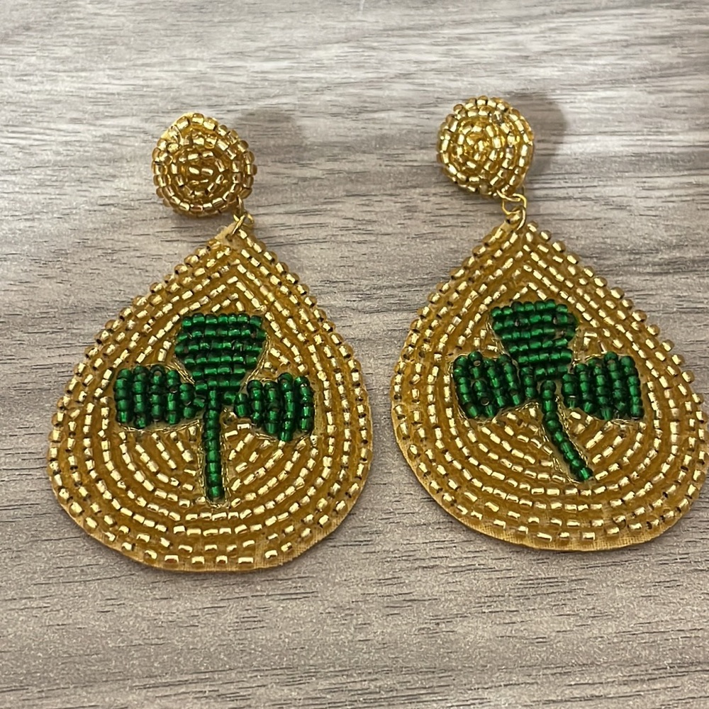 LAST ONE! St Patty’s Day Shamrock Gold Green Teardrop Earrings NEW